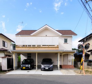 正面から見る由池邸