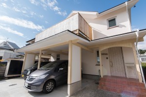 車庫の上がウッドデッキ