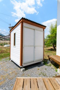 家の外観に合わせて塗装した木っとハレルヤ