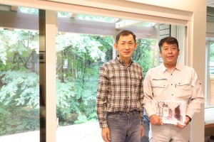 渡辺様と塩原氏。大きな信頼を寄せ合って1つのモノを作り上げた実績がこの絆を生んだと気付かされる。