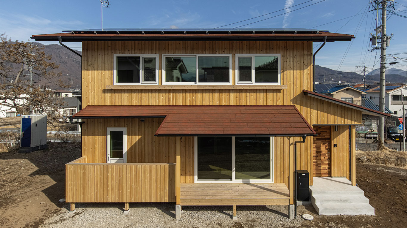 規格プランをアレンジした外壁オール板張りZEH住宅／上田市御所F邸