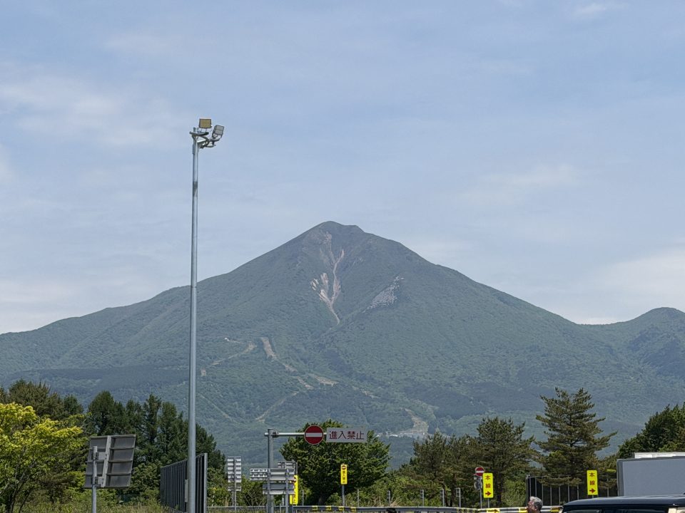道中から見る磐梯山(磐越道・磐梯山SA)
近年塩原は車窓から山ばかり見ている。